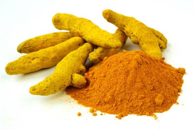 Zerdeçal Hint yemeklerinde sıkça kullanılan, yemeğe sarı rengini veren bir baharattır. Enzimlerin karsinojenleri detoksiye etmesine ve serbest radikallerin karaciğere zarar vermesini engelliyen güçlü bir özelliği vardır.
