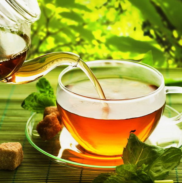 Yeşil Çay ve Biberiye
Ortalama bir insanın günlük kalori ihtiyacı 2000'dir. Bazen çok daha fazla kalori aldığımızda oluyor. Bunlardan kurtulmak için ise biberiye ve yesil çay ideal.Günde 2 bardak biberiye çayı 100 kalori yaktırırken, yeşil çay 150 kalori yaktırıyor.