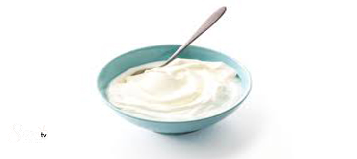 9- Yoğurt yiyin
Bazı araştırmalara göre günde 1 kase az yağlı yoğurt yemek gribi ya da üşütmeyi yüzde 25 azaltıyor. Araştırmacılar yoğurtta bulunan bakterilerin bağışıklık sistemini güçlendirdiğini ve hastalıklardan koruduğunu belirtiyor.