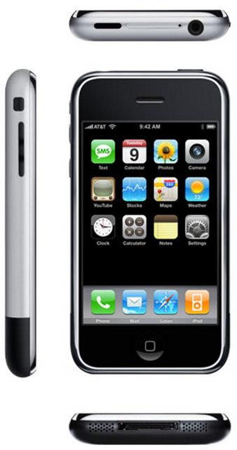 iPhone: Apple’ın ilk telefonu iPhone, 2007′in Ocak ayında MacWorld’da duyurulmuştu. Piyasaya sürüldüğü dönem için dokunmatik ekran cep telefonu devrim niteliğindeydi.