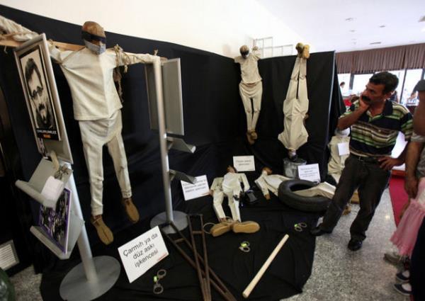 12 Eylül darbesinin 33. yıldönümünde, darbe sırasında idam edilenler ve işkence sonucu hayatını kaybedenlerin eşyaları, İstanbul Akatlar Kültür Merkezi'ndeki 