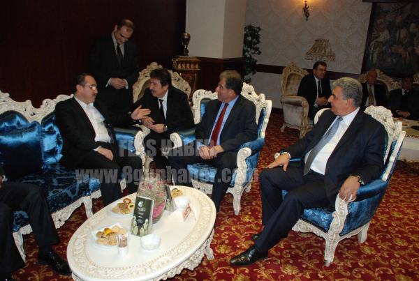 İskenderunspor Komisyon Başkanı Nuri Üysenin girişimleri sonucunda gerçekleştirilen dayanışma toplantısına