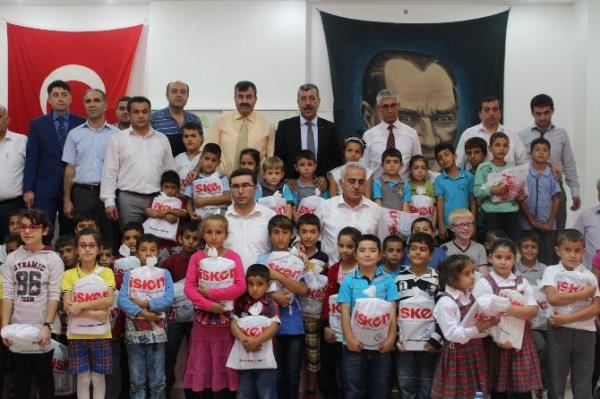 Ceyhan'da Bin 100 Öğrenciye Kırtasiye Yardımı