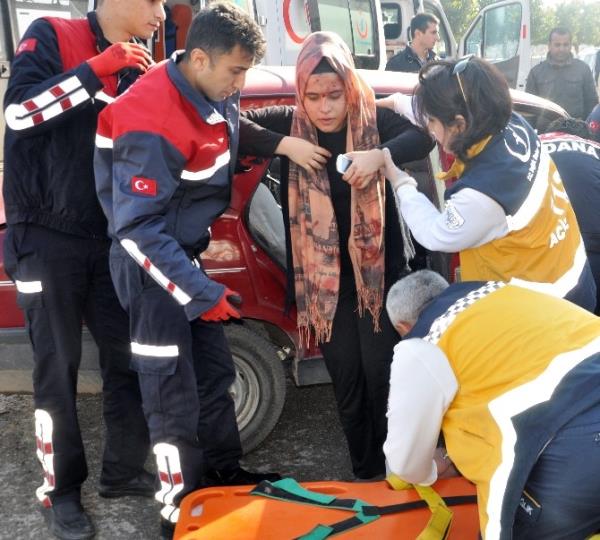 Adana'da Trafik Kazası: 2'si Ağır 3 Yaralı