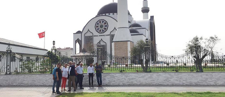Nihal Atakaş Camii Çevresinde  Düzenleme Ve Peyzaj Çalışmaları Yapılıyor