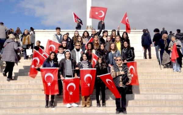Çukurova Belediyesi 35 Öğrenciyi Anıtkabir'e Gönderdi
