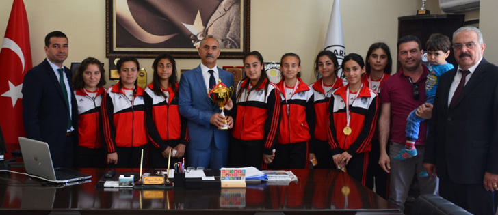 Yıldız Kız Voleybol Takımından Başkan Culhaya Ziyaret