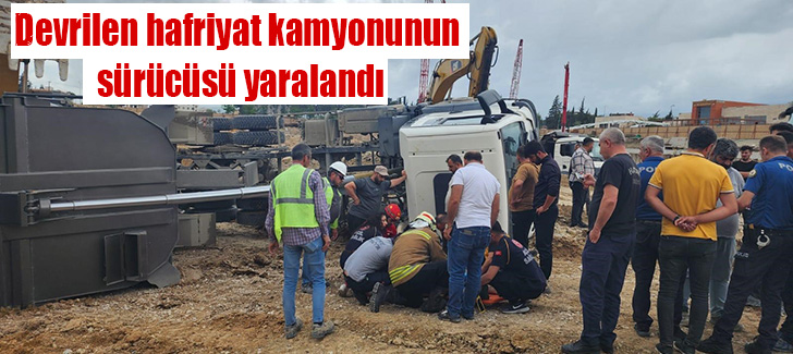  Devrilen hafriyat kamyonunun sürücüsü yaralandı