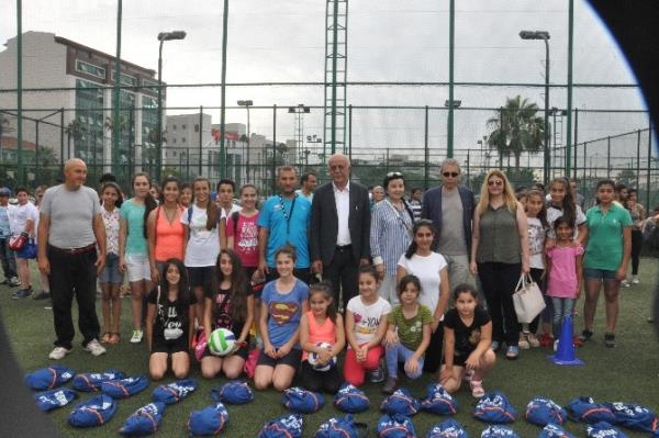 İskenderun'da Yaz Spor Okulları Açıldı