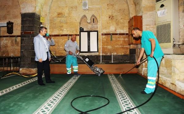 Şahinbey'de Cami Temizlikleri Devam Ediyor
