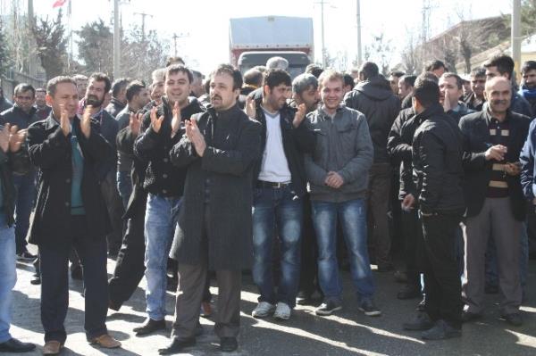 Gaziantep Organize Sanayisinde İşçiler Yol Kapattı
