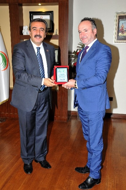 Başkan Çetin Çevreci İş Adamlarını Ödüllendirdi
