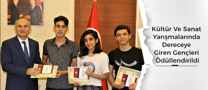 Kültür Ve Sanat Yarışmalarında Dereceye Giren Gençler Ödüllendirildi