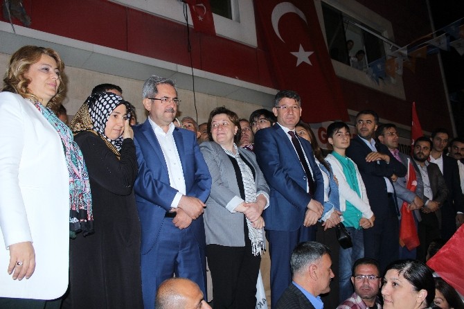AK Parti Adana Teşkilatında Zafer Coşkusu