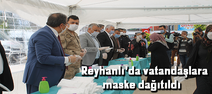 Reyhanlı'da vatandaşlara maske dağıtıldı   