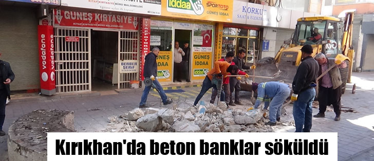 Kırıkhan'da beton banklar söküldü