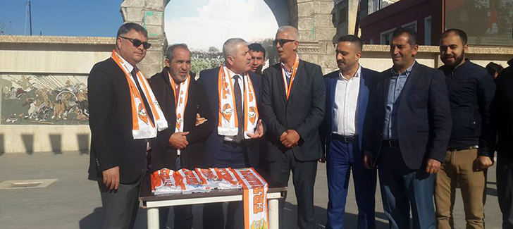 Alkışlar Dörtyol Belediye Başkanı Yaşar Toksoy'a