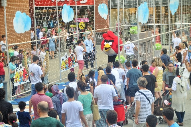 Forum Mersin'de 'Angry Birds' Eğlencesi