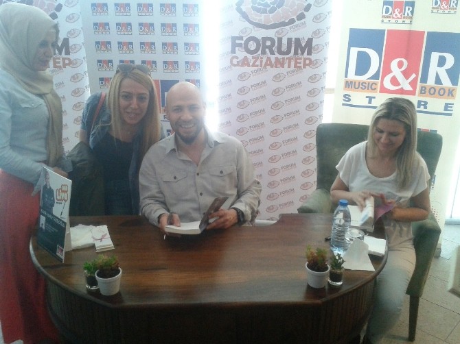 Forum Gaziantep D&r'da Kahraman Tazeoğlu Sevenleriyle Buluştu
