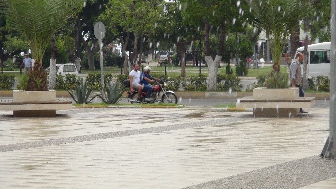 Mersin'de Yaz Yağmuru Serinletti