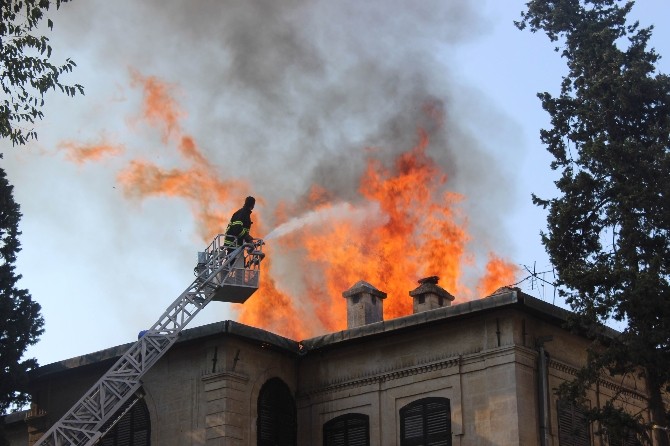 Kilis Müzesi'nin Çatısında Yangın Çıktı