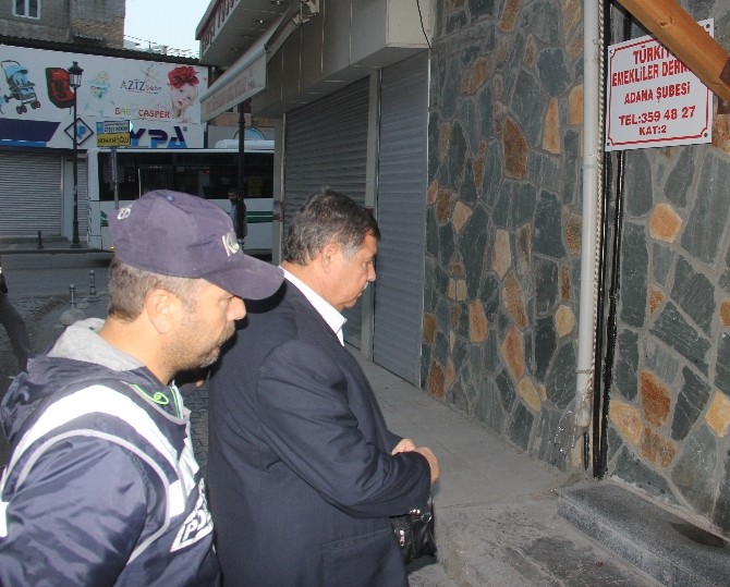 Adana'da Dernek Operasyonu: 8 Gözaltı