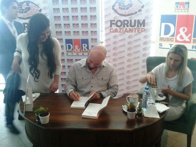 Forum Gaziantep'de Kahraman Tazeoğlu Sevgisi