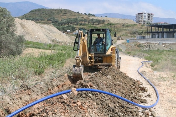 Antakya'da İçme Suyu Şebekesi Döşeme Çalışmaları Devam Ediyor