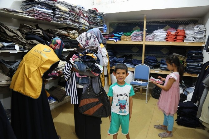 İyilikder Yoksul Ailelere Giyim Yardımı Yaptı