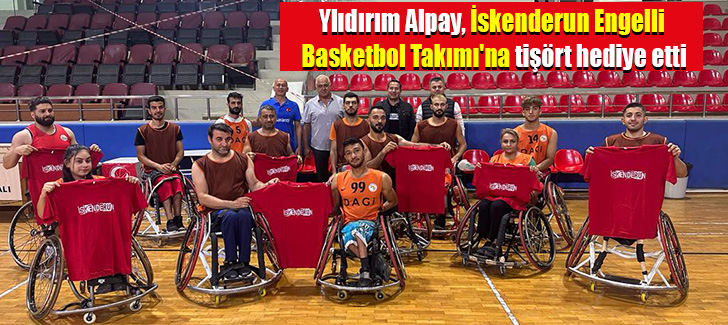 Alpay, İskenderun Engelli Basketbol Takımı'na tişört hediye etti