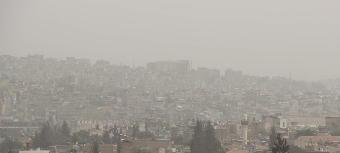 Toz Bulutu Gaziantep'i Terk Etmiyor