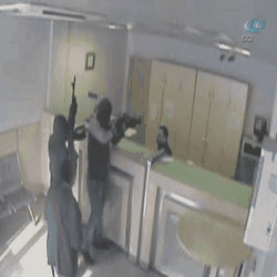 Kadın şalvarlı PTT soygunu kamerada