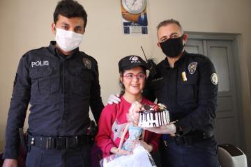 Polisten down sendromlu Gizeme doğum günü sürprizi