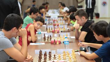 Satranç Turnuvasında İlk Hamleler Atıldı