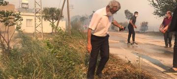 Mahalle ve Köy Sakinleri Yangından Kaçıyor