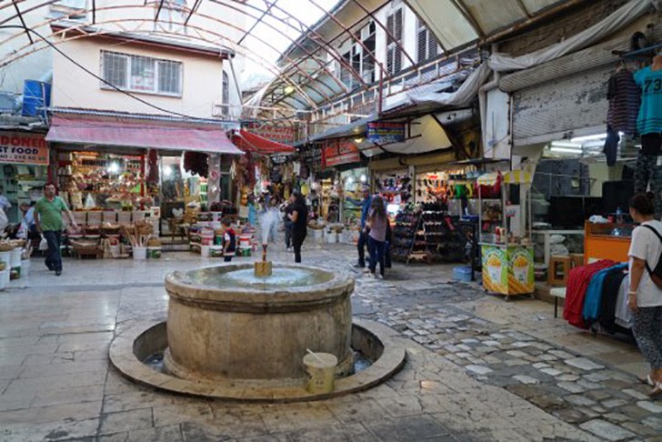 Hatay’daki Tarihi Uzun Çarşı Geçici Prefabrik Dükkanlara Taşındı