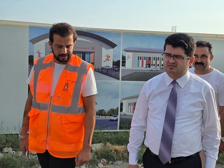 Kaymakam Eroğlu, Arsuz’un Yeni Spor Salonu İnşaatında