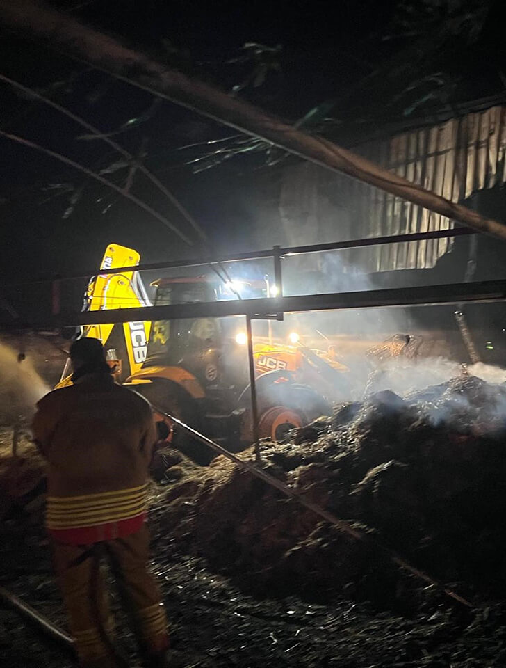 Saman balyaları alevlere teslim oldu