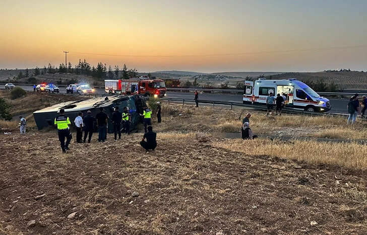 Hatay’a Gelen Otobüs Kaza Yaptı