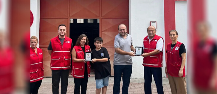 Türk Kızılay İskenderun Şube’ye Necip Fazıl Kısakürek Okul Yönetiminden Teşekkür Plaketi