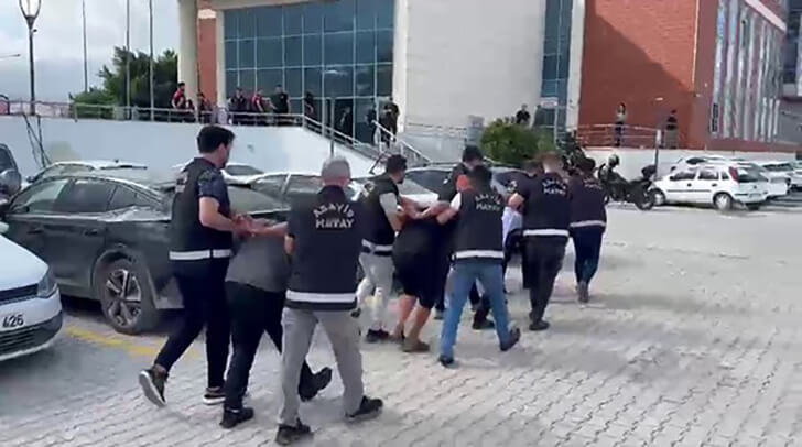 63 yaşındaki kadının pompalı tüfekle öldürüldüğü komşu kavgasına 5 tutuklama