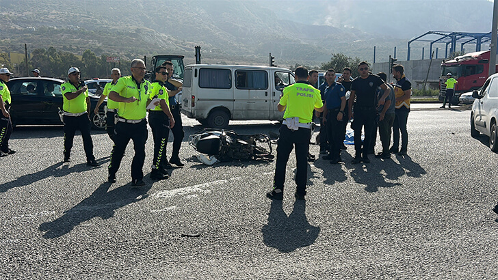 Tırla çarpışan motosikletin kadın sürücüsü kazada öldü
