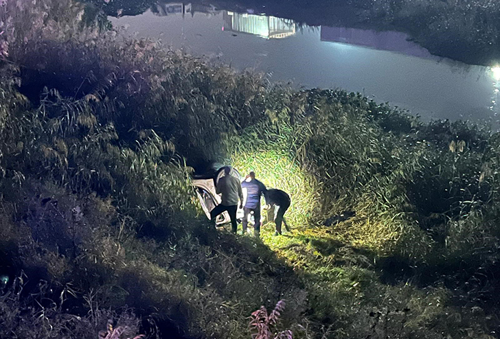 Kaçak göçmen taşıyan otomobil Asi Nehri’ne uçtu: 9 yaralı!