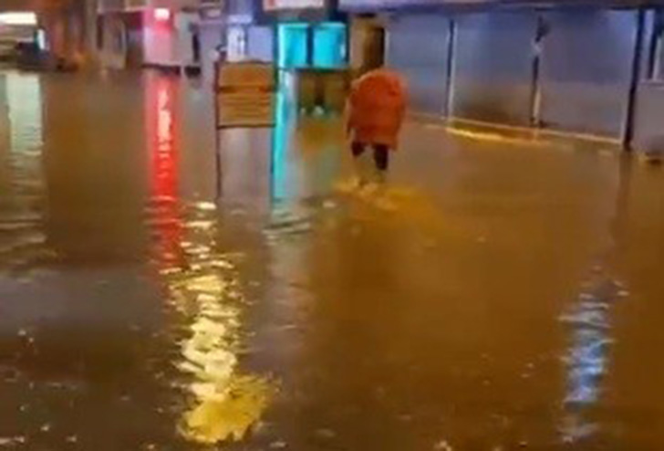 Hatay’da sağanak yağış caddeleri göle çevirdi!