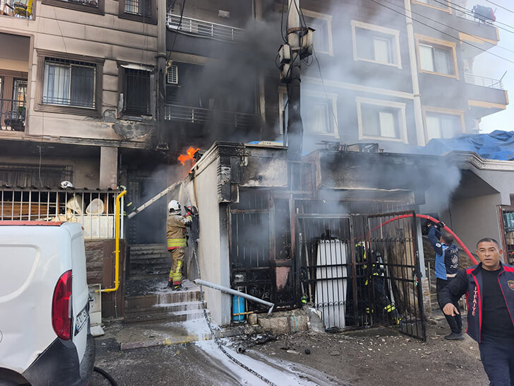 İskenderun’da Konut ve İşyeri Yangını Söndürüldü!
