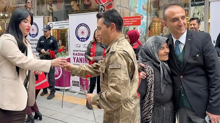 Şiddetin Karşısındalar Kadınların Yanındalar!