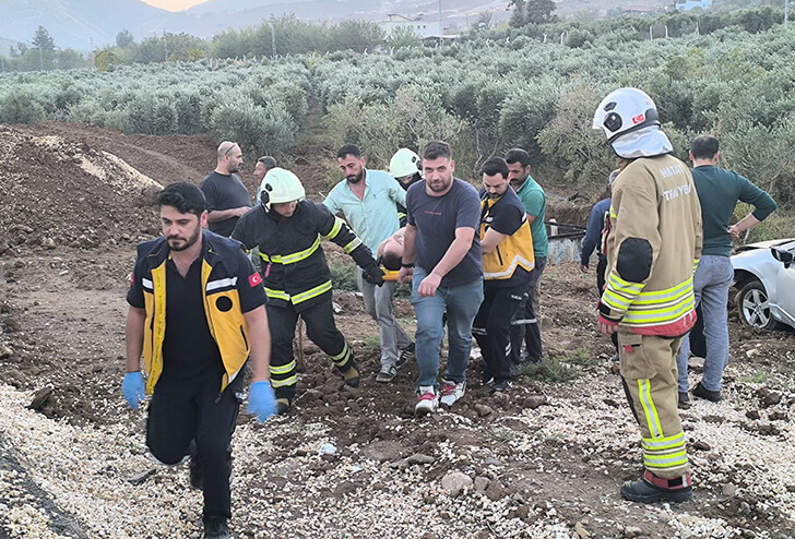 Otomobil zeytin bahçesine uçtu: 1 yaralı!