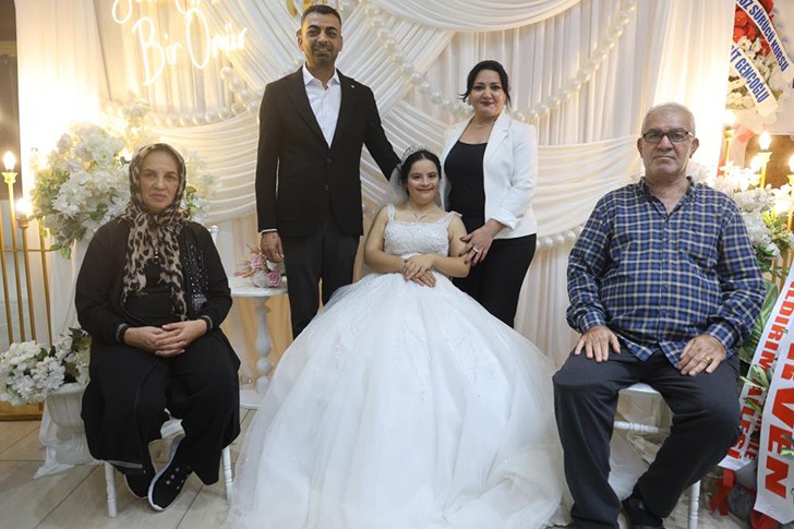Down Sendromlu Ezgi’nin Düğün Hayali Gerçek Oldu