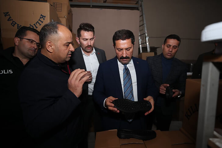 Vali Masatlı’dan Reyhanlı’da ki  Ayakkabıcılara Destek Ziyareti!