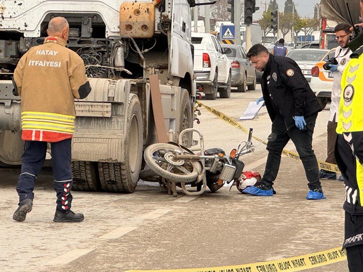 Tır İle Çarpışan Motosikletteki Anne Ve 2 Aylık Bebeği Öldü